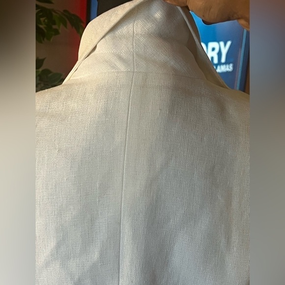 DOLCE & GABBANA White suit with floral details.
Jacket with button closure. - Picture 11 of 16